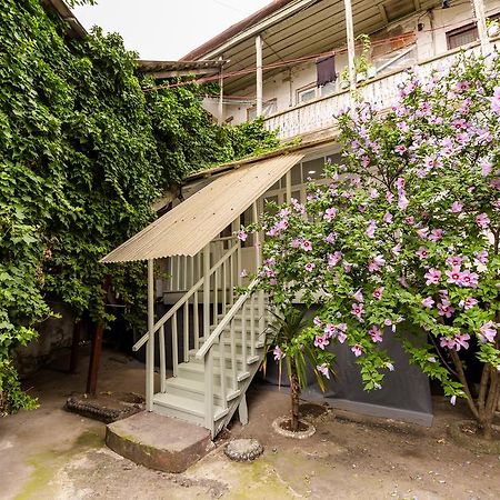 Apartment In Cozy Little Yard Tbilisi Ngoại thất bức ảnh