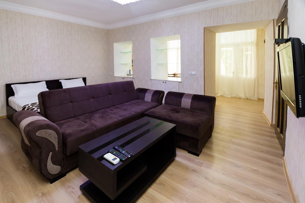 Apartment In Cozy Little Yard Tbilisi Ngoại thất bức ảnh